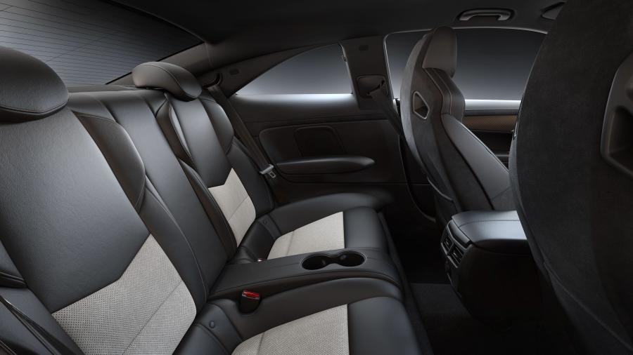 Интерьер Cadillac ATS-V Coupe Pedestal Edition 2018 года  (NA) (фото 5 из 5)